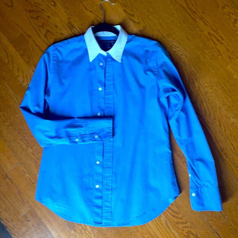 Like new! Slim fit Ralph Lauren shirt